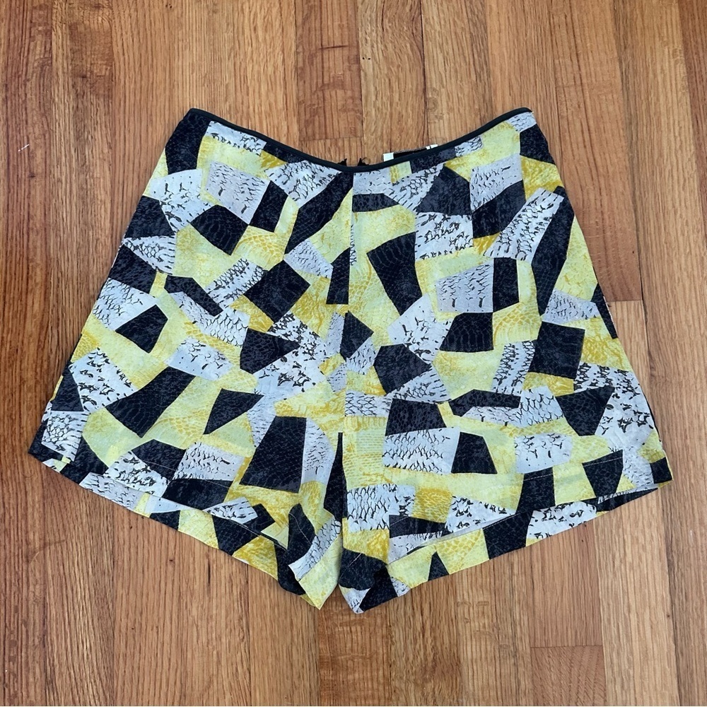 Equipment Women Silk Short Size XS Yellow Abstract Geometric Art (n3)